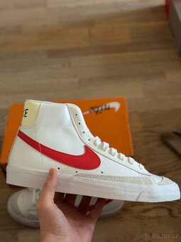 Nike Blazer Mid ’77 tenisky
43
1300Kč - 2