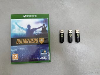 Guitar Hero Live – 3x kytara + hra + 3x dongle – Xbox One - 2