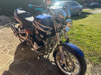 Suzuki GSX 1400 - 2