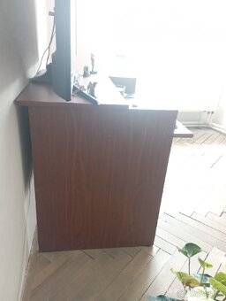 Prodáme stůl za 89kč.Je pevný,v dobrém stavu - 2