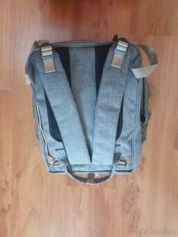 Baby Care bag – rozkládací batoh pro novorozence a pleny - 2