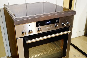Siemens nerezový vestavný sporák HE73BD531, vyjížděcí dveře - 2