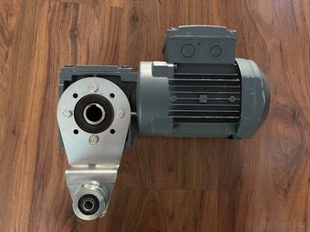 Elektromotor s převodovkou SEW - 2