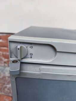 Lednička do karavanu-12v,230v,propan - 2