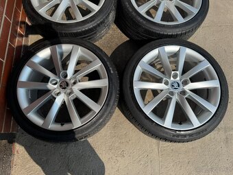Alu 18" 5x112 škoda ALARIS O3 letní pneu 80% - 2