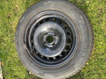 Prodám zimní komplety 185/65 R15 Barum Polaris 5  + plechové - 2