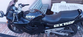 Suzuki GSX750F - 2