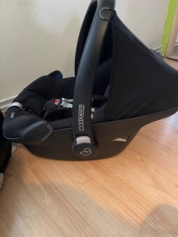Autosedačka Maxi Cosi Pebble + základna - 2