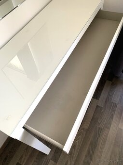 Toaletní stolek IKEA - 2