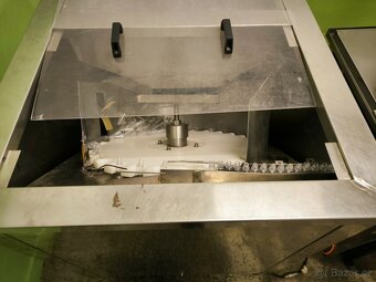 Plnící linka a etiketovací stroj - 2