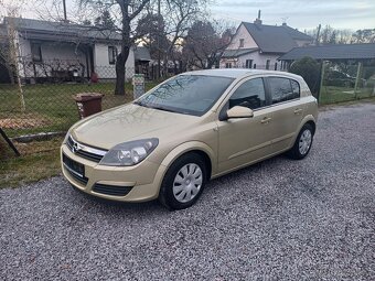 Benzínová Opel Astra 1.6 16V Twinport - 2