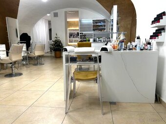 Pronájem stolku na manikúru - Salon Unique Praha 1 - 2