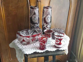 Starožitné broušené rubínové sklo - 2