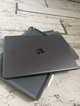 iPad 9th GEN + APPLE PENCIL + LOGITECH COMBO TOUCH - 2