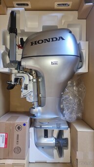 SLEVA - POSLEDNÍ LODNÍ MOTOR HONDA BF 20 - ZÁRUKA 5 LET - 2