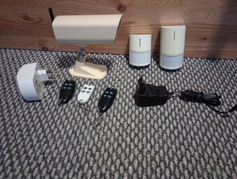 Zabezpečovací kamera EYE02 + čidla a kličenka - 2
