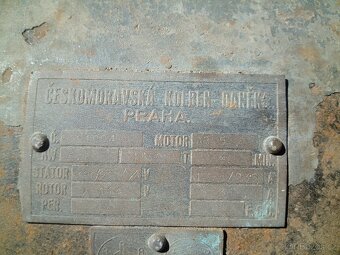 historický stabilní elektromotor - 2