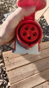 Nástěnná zásuvka 16A/5P/400V IP44 - 2