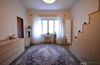 Pronájem bytu 1+1 (45 m²) s balkónem, ul. Biskupcova, Praha - 2