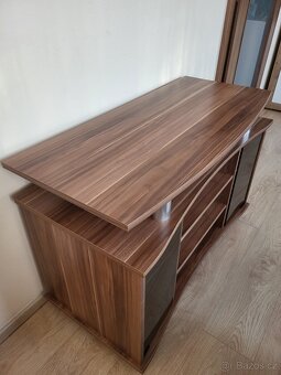 Stolek pod TV - ořech - 2