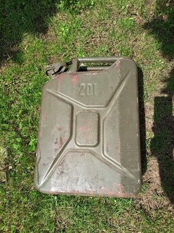 železný kanistr 20l - 2