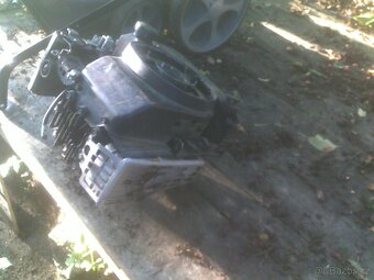 Motor Briggs & Stratton asi řady 675 na náhradní díly - 2