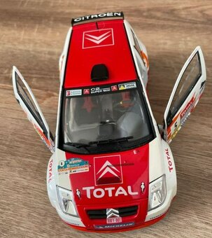 Kovové závodní auto 20cm - 2