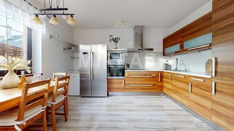 Semice, prodej rodinného domu 5+1, 157 m2 na pozemku 434 m2, - 2