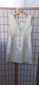 40, zlate pouzdrove saty - 2