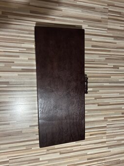 Grilovací sada BBQ v dřevěném kufru ,kompletní set+ stolek - 2