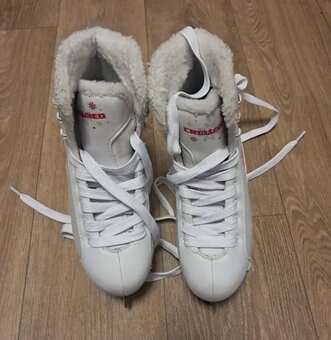 Lední brusle dívčí pěkný stav - 2