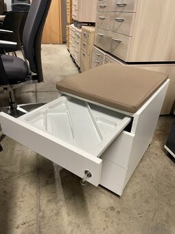 Kontejner s podsedakem - 2