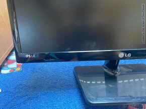 Monitor LG Flatron IPS224 22 palců s vadou - 2