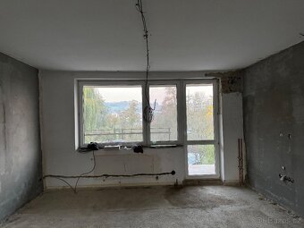 Prodám hnědé plastové balkónové dveře - 2