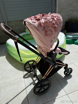 Prodám kočárek Cybex Priam – Simply Flowers Light Pink, - 2
