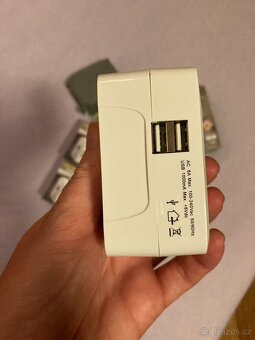Univerzální Cestovní Adaptér s 2x USB porty - 2