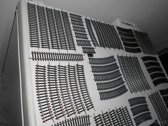 VLÁČKY ho - KOLEJE PIKO, PLAST, 71 KUSŮ - 2