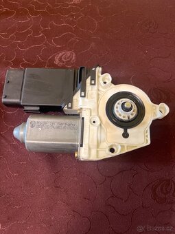 VW Golf 4 motorek ovládání oken 1C1 959801A - 2