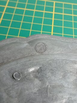 💣 VELKÝ CÍNOVÝ TALÍŘ. ZNAČENY, STARÝ - 2