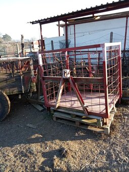 Nosná klec za menší traktor - 2