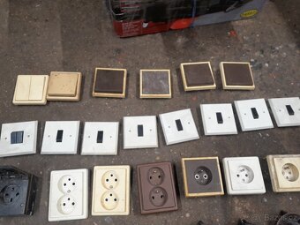 Zásuvky a vypínače - 2