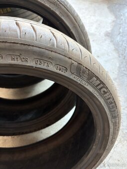 225/40R18 - 2