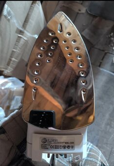 Žehlička se stojánkem - 2