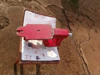 kovářský svěrák - 2