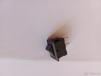Spínač kolébkový hranatý - 2