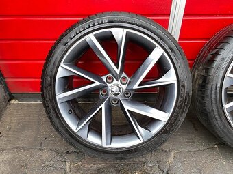 ALU kola Škoda VEGA 19" 8J ET44 + pneu 235/40/R19 - 2