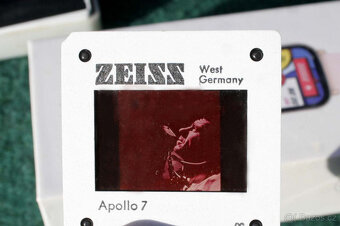 Sada diapozitivů Zeiss z mise Apollo 7 nepoškozené - 2