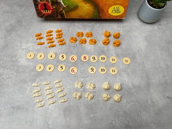 Náhradní figurky a žetony ze hry Osadníci z Katanu (Catan) - 2