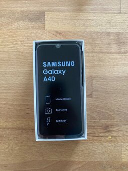 Samsung Galaxy A40 - 2