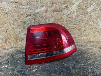 PRAVÉ ZADNÍ SVĚTLO VW TOUAREG 7P 7P6945096D - 2